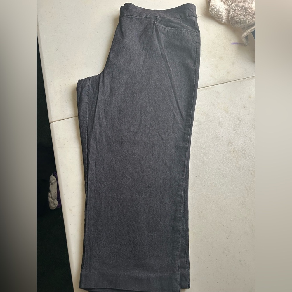 Charcoal Gray Straight Leg Capris for Casual Wear
